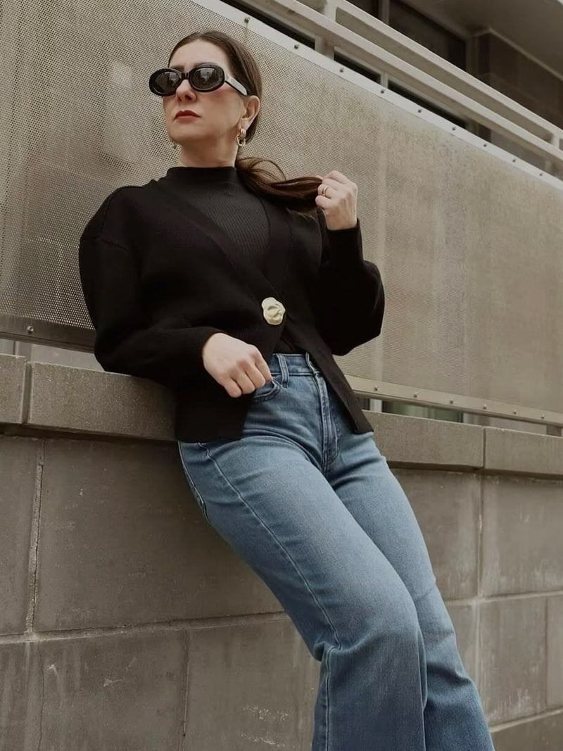 Mia | Chic Deep V-Neck Cardigan for Effortless Layering 0